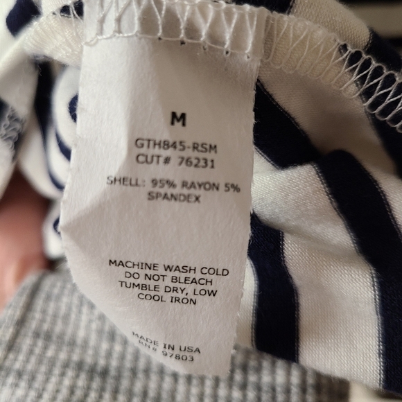 NWT Green Envelope Medium women's  short sleeve top. - Picture 2 of 6